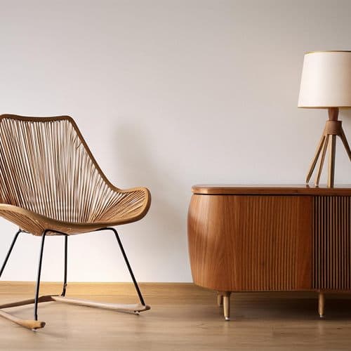 Silla de diseño y aparador de madera del catálogo de Muebles Priegue en Muros